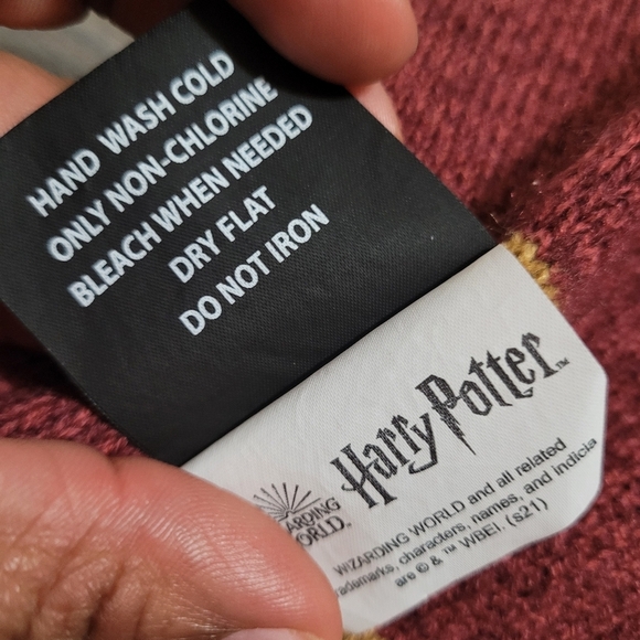 Harry Potter Red and Gold Striped Scarf Embroidered Crest Gryffindor - Picture 4 of 5